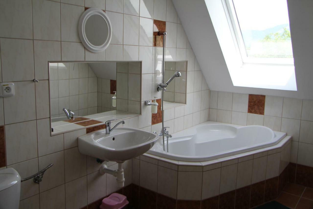 Penzion Brejk Liptovske Sliace エクステリア 写真