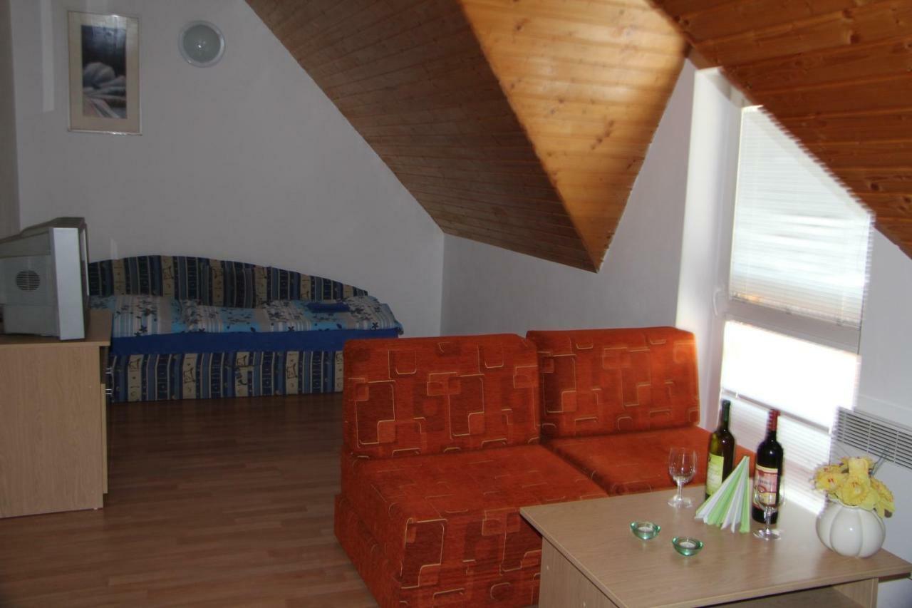 Penzion Brejk Liptovske Sliace エクステリア 写真